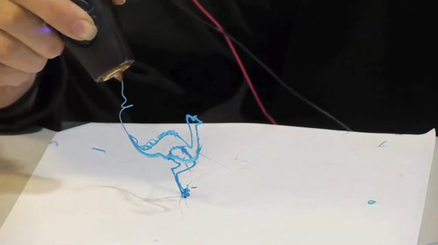 The Worlds First 3D Printing Pen that Lets you Draw Sculptures sculpture printing pens drawing device 