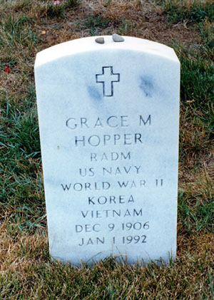 Грейс Хоппер похоронена на Арлингтонском национальном кладбище